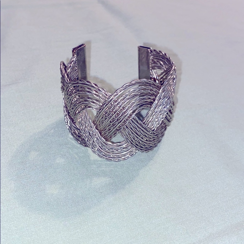Cuff bracket